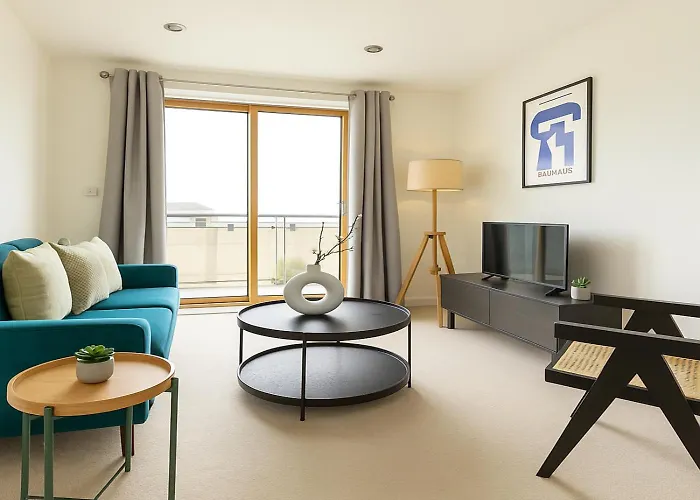 2 Bed Flat With Balcony In Wimbledon