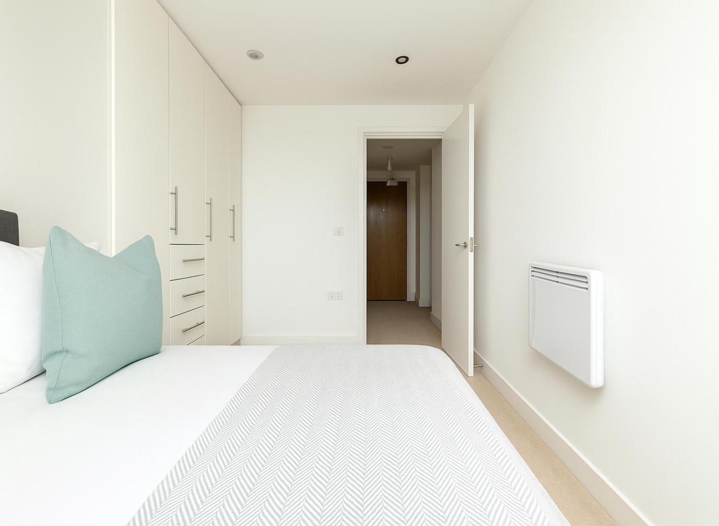 2 Bed Flat With Balcony In Wimbledon * Londra